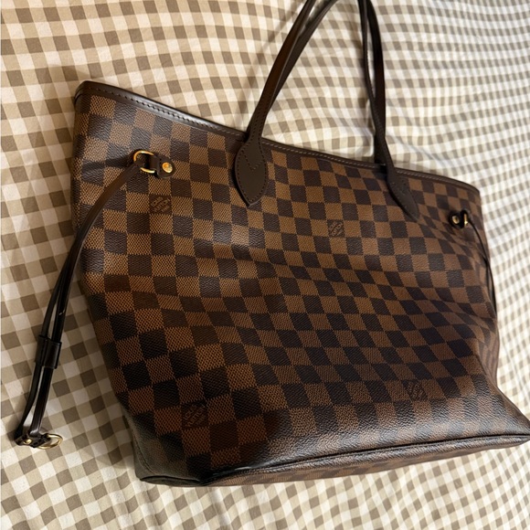 Louis Vuitton MM Neverfull - Picture 10 of 13